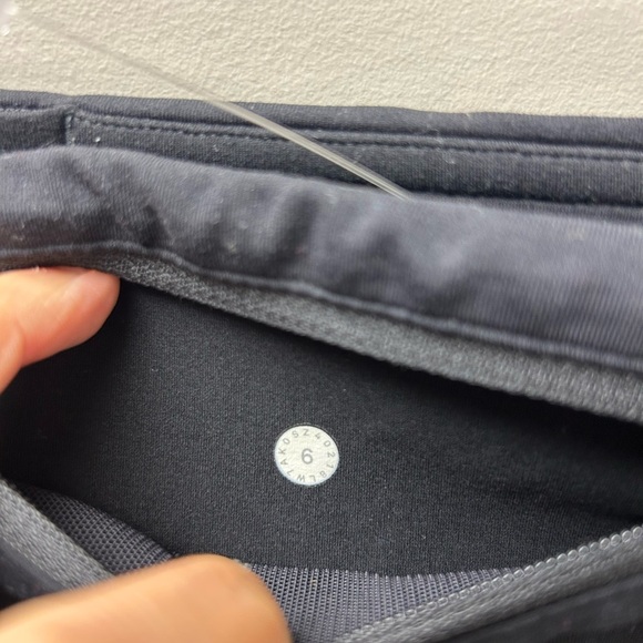 Lululemon Black Low Rise Speed Up Shorts - Picture 3 of 4